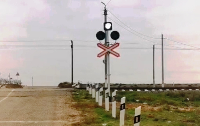В Астраханской области на шести железнодорожных переездах установили дополнительные секции светофоров