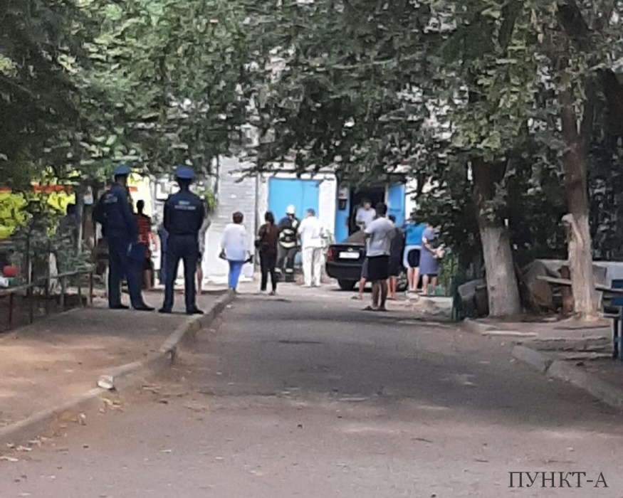 Утром в многоэтажном доме в Астрахани прогремел взрыв, есть пострадавший