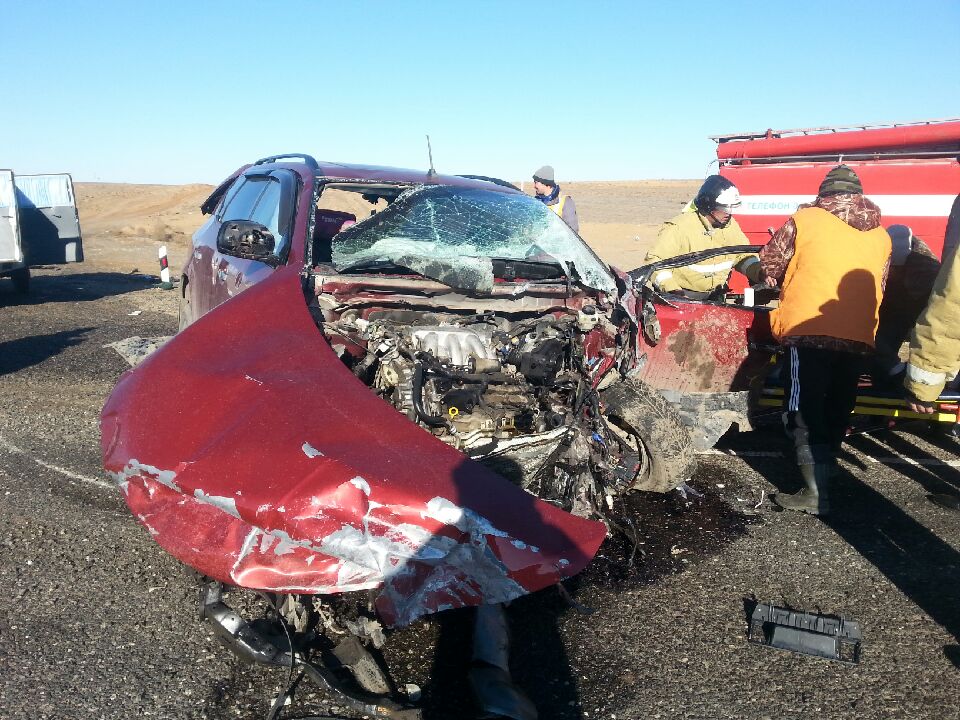 В ДТП в Калмыкии погибли пятеро астраханцев, трое пострадали