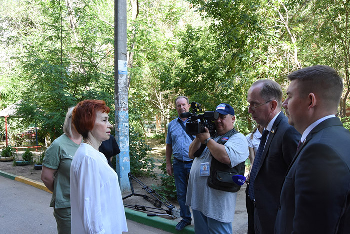 Городские депутаты мониторят состояние многоквартирных домов в Астрахани