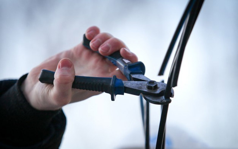  Астраханец оставил земляков без телевидения и интернета