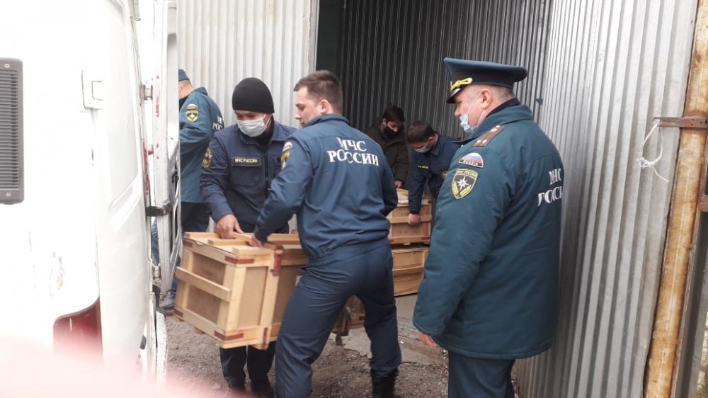 Астраханские железнодорожники передали защитные костюмы спасательным подразделениям региона