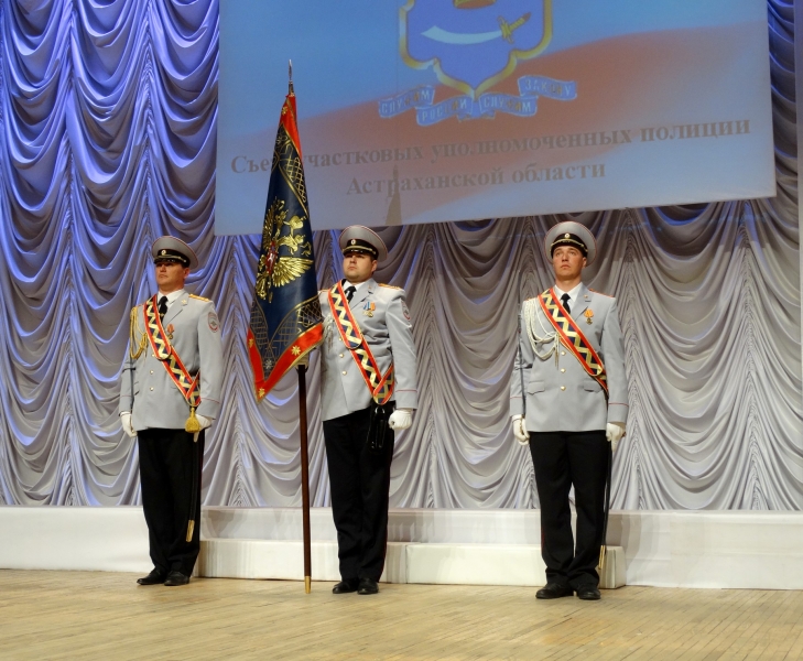 Астраханским участковым вручили автомобили