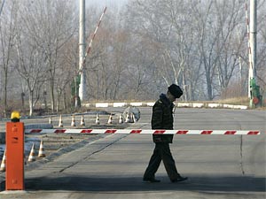 Двое из мешка: узбеки пытались пересечь границу в мешках под дорожными сумками