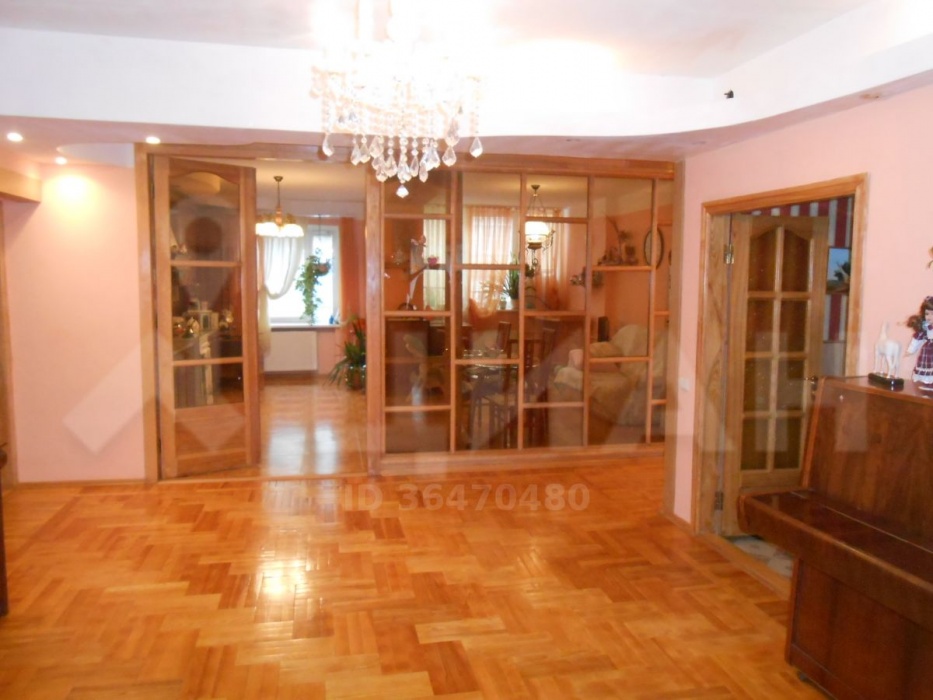 Квартиру в 280 квадратных метров в Астрахани можно снять за 55 тысяч рублей