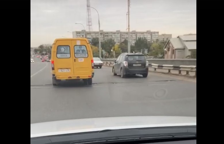 Астраханцы жалуются на ежедневный ритуал на Новом мосту