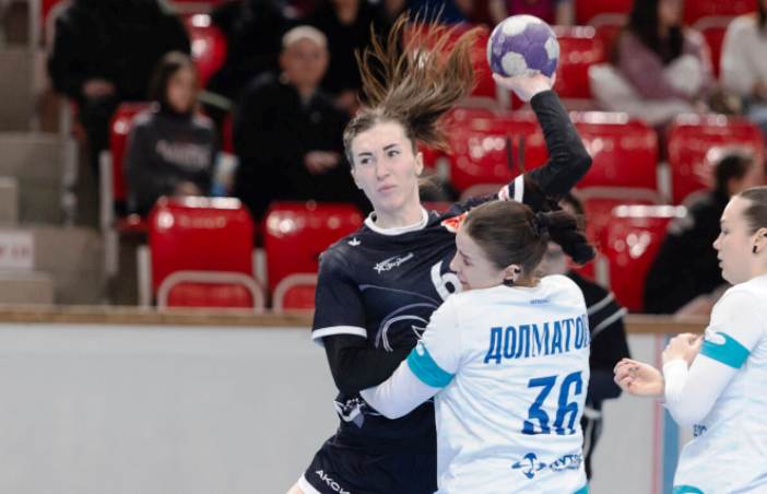 «Астраханочка» одержала победу над принципиальным соперником