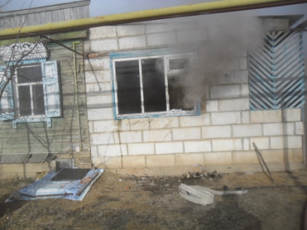 Под Астраханью на пожаре погиб человек