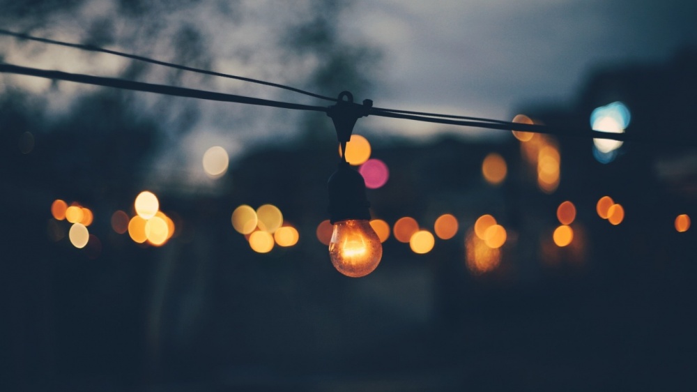 Гасите свет: в астраханском филиале МРСК-ЮГА не хотят рассказывать, зачем астраханцам отключают свет