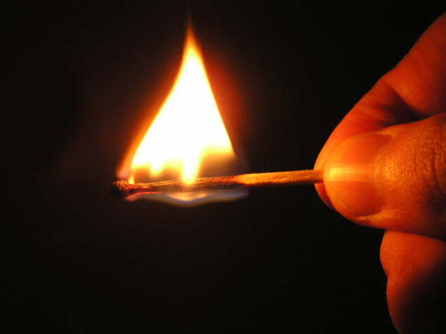 Из-за ревнивого бывшего астраханец остался без машины