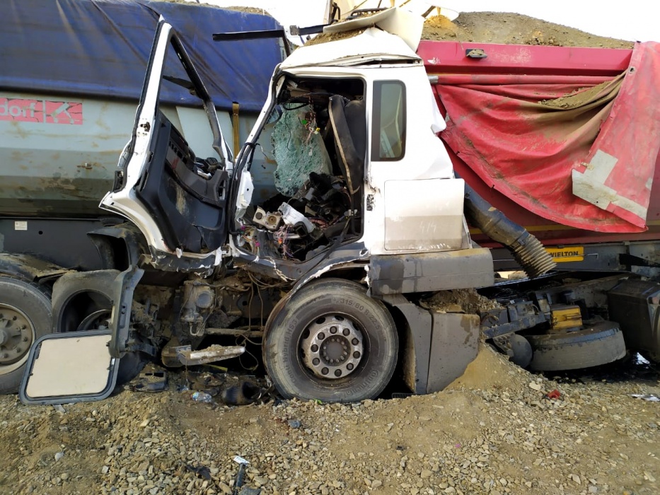 Снимки страшной аварии с погибшим на астраханской трассе