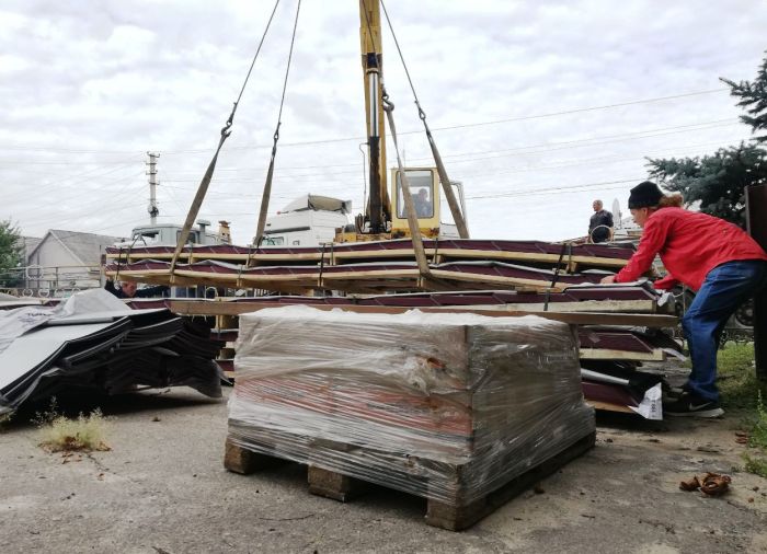 Из Астраханской области стали поступать стройматериалы на восстановление Кременского района