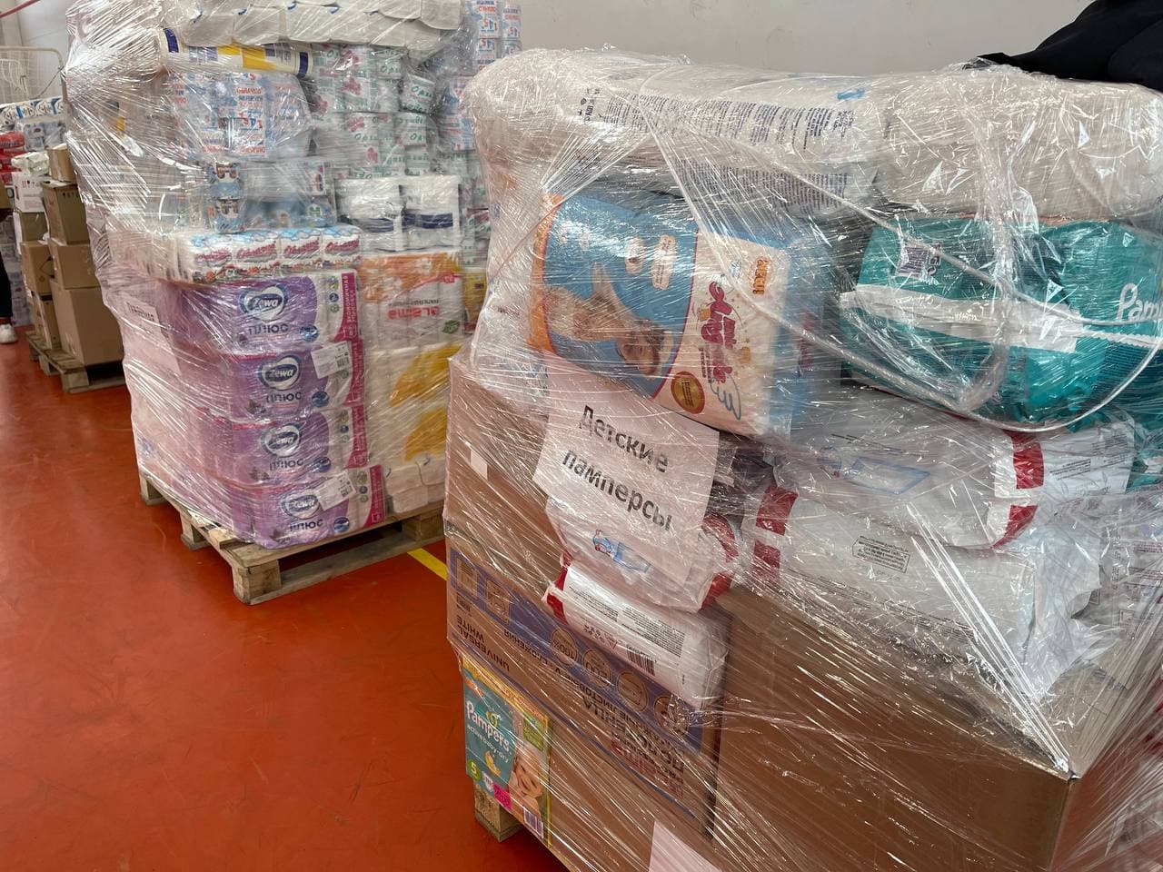 Неравнодушные астраханцы начали собирать гуманитарную помощь жителям Донбасса: кадры