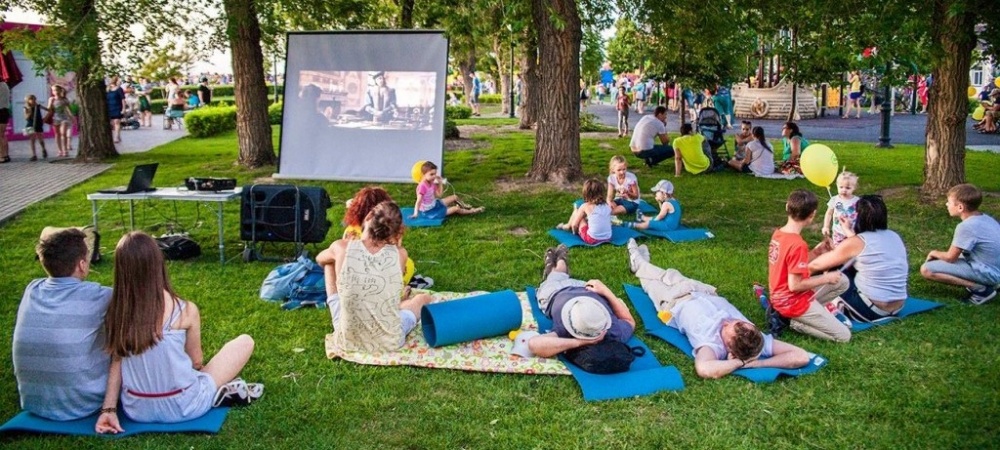 Астраханцев приглашают на киносеанс под открытым небом