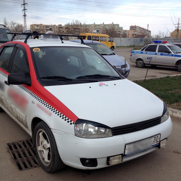 В Астрахани таксист сбил подростка на «зебре» и скрылся 