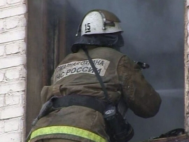 В Астрахани на пожаре в строящемся доме погиб человек