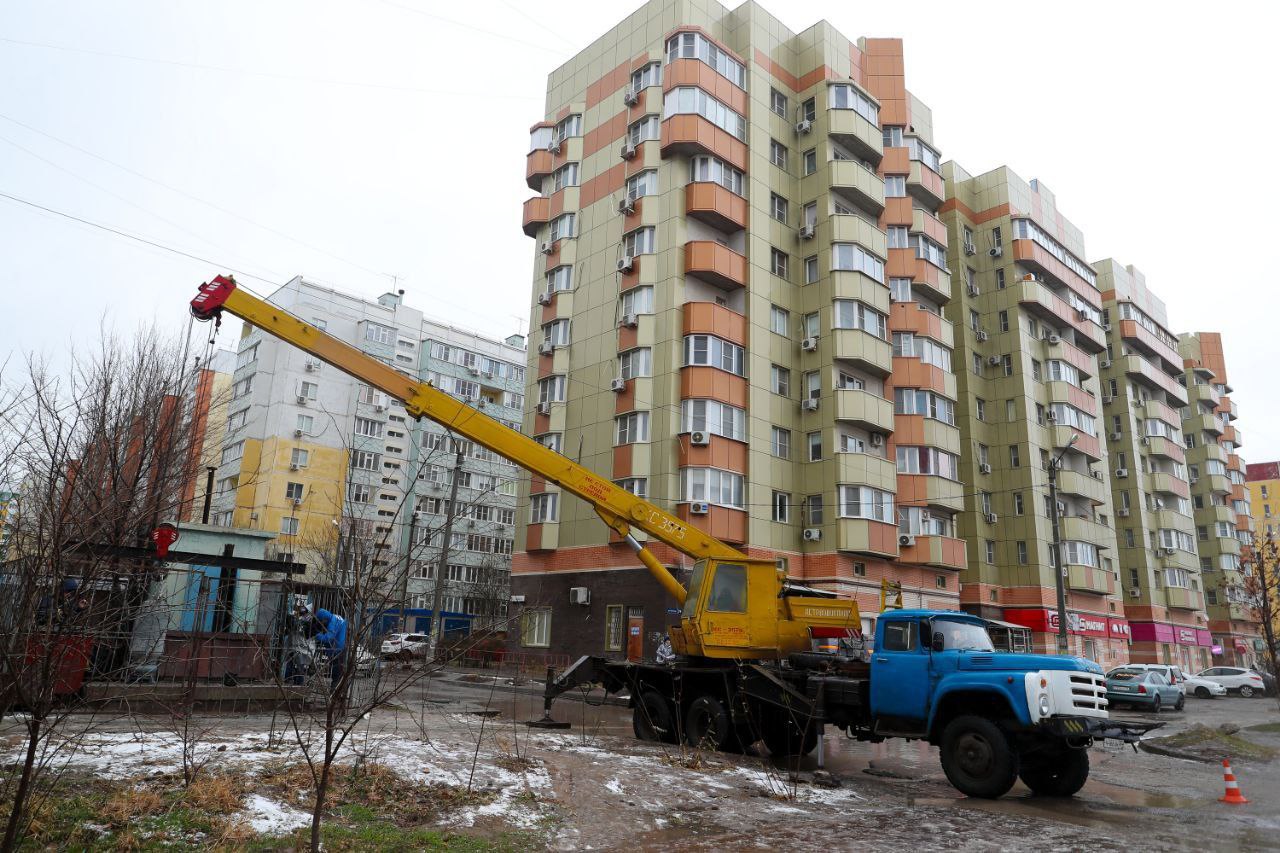 Проблему с постоянным разливом канализации на Куликова в Астрахани решит насос