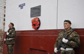 В Астрахани увековечили память солдата, погибшего в Чечне при  выполнении боевой задачи