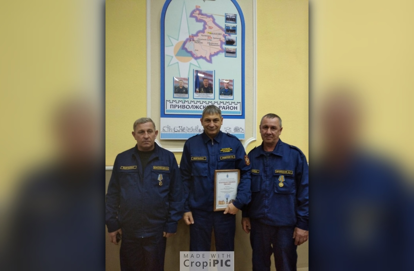 Астраханских матросов наградили за спасение людей с терпящего бедствие судна