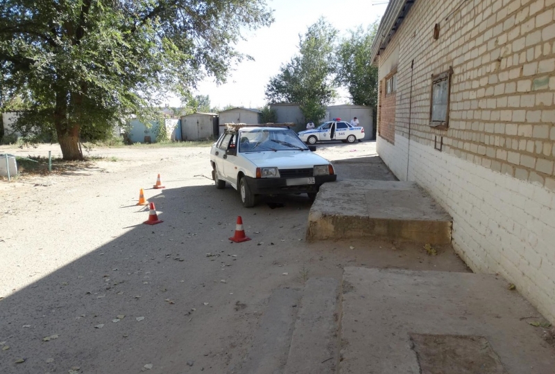 В Астрахани пьяный водитель врезался в бетонную плиту