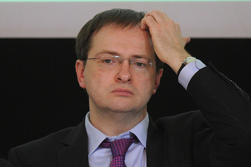 Министра культуры РФ удивили низкие цены на билеты в театры Астрахани