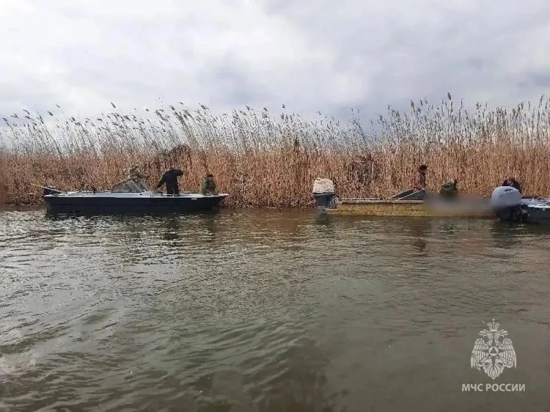 Лодки с пассажирами на борту столкнулись на астраханском ерике