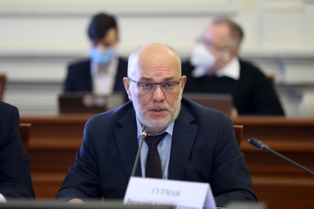 Виталий Гутман уходит с поста министра образования Астраханской области