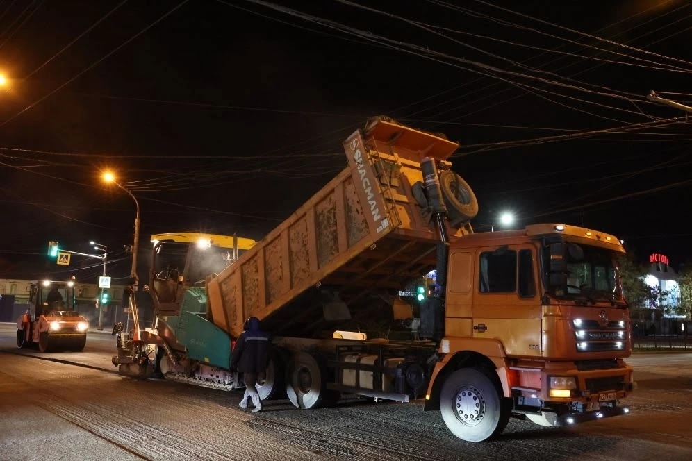 В Астрахани асфальтируют сразу несколько улиц