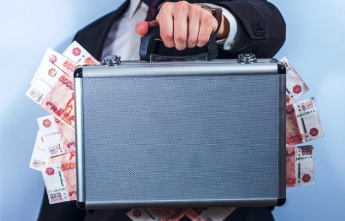 В Астрахани директора автодорожной фирмы подозревают в сокрытии и присвоении миллионов