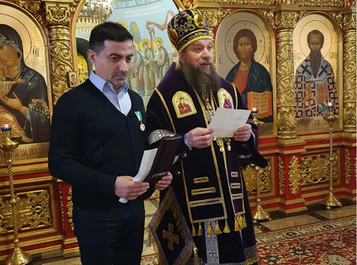 Православная церковь наградила астраханских врачей медалью за борьбу с коронавирусом