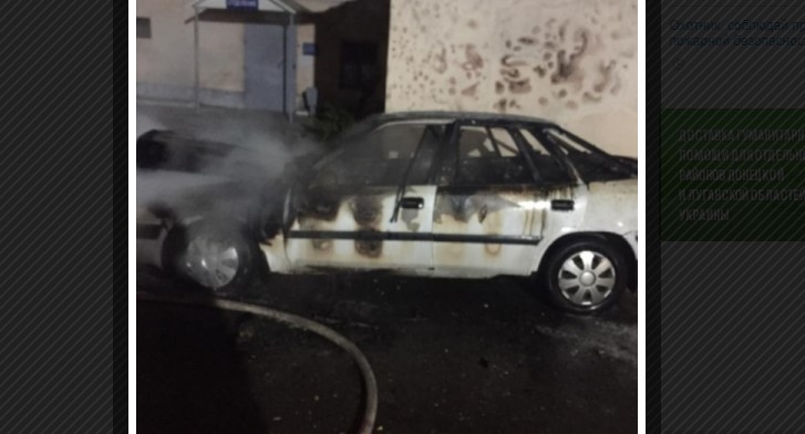 В Астрахани девять человек пытались потушить автопожар