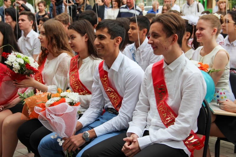 Последний звонок для астраханских выпускников в этом году прозвенит 23 мая