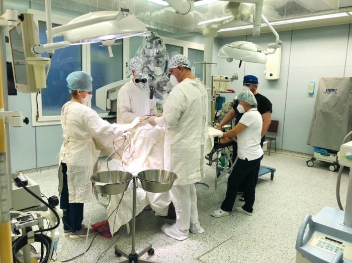 Астраханские врачи провели сложную операцию пациенту с редким генетическим заболеванием