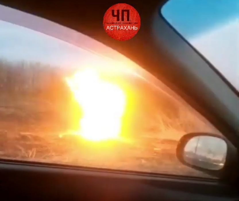 Красиво и страшно: в Астраханской области горел межпоселковый газопровод (ВИДЕО)