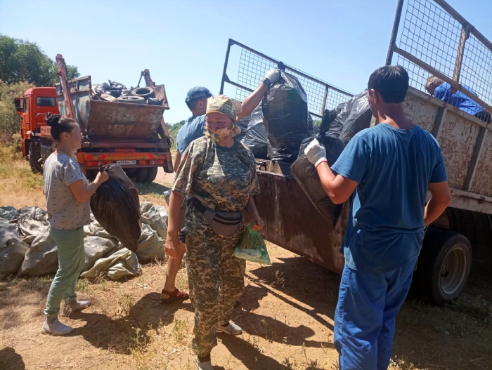На Кири-Килинской косе астраханские эко-активисты собрали 165 мешков мусора