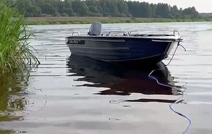 На юге Астраханской области москвич выпал из моторки и получил травму