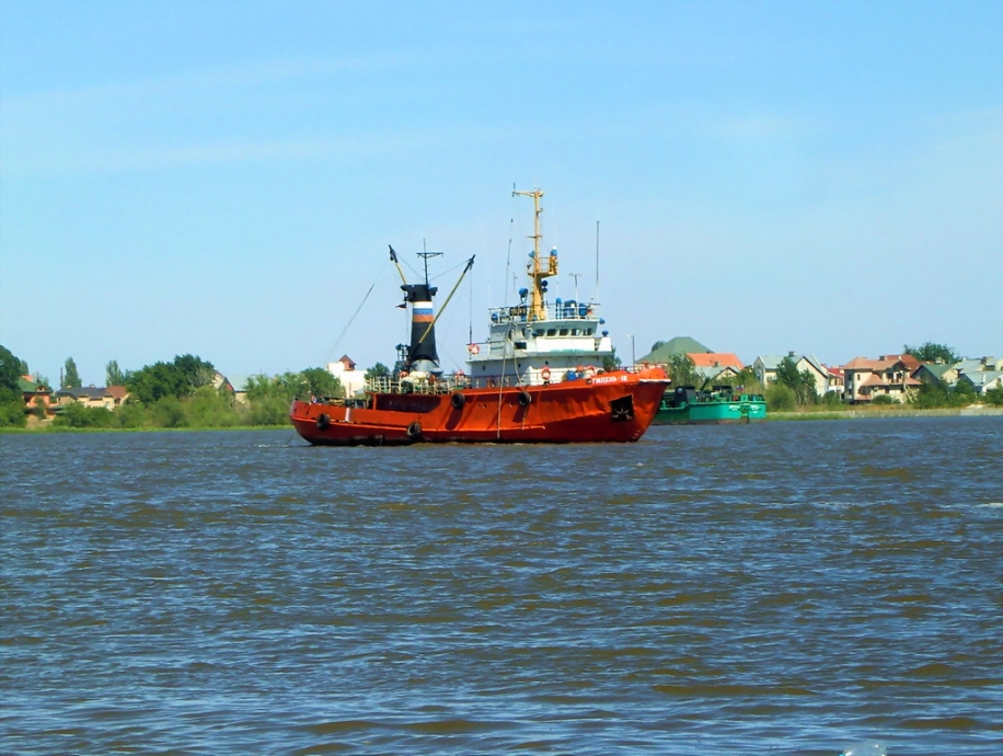 Исследовательское судно сняли с мели под Астраханью
