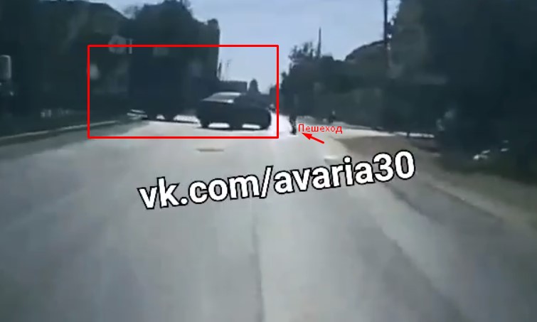 Экшен недели: синхронное нарушение ПДД водителями авто на Бакинской в Астрахани