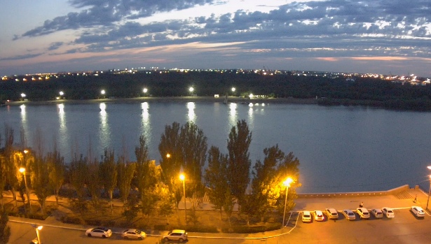 Городской остров в Астрахани засветился