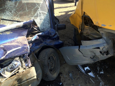 В Астраханской области в лобовом столкновении пострадало 5 человек