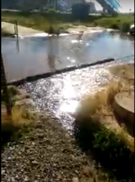 В Астрахани на одной из улиц засняли потоп из фекалий