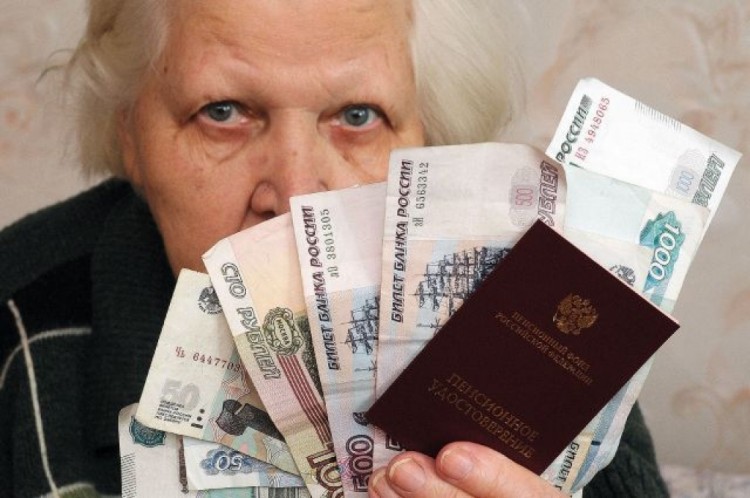 В декабре россияне получат две пенсии