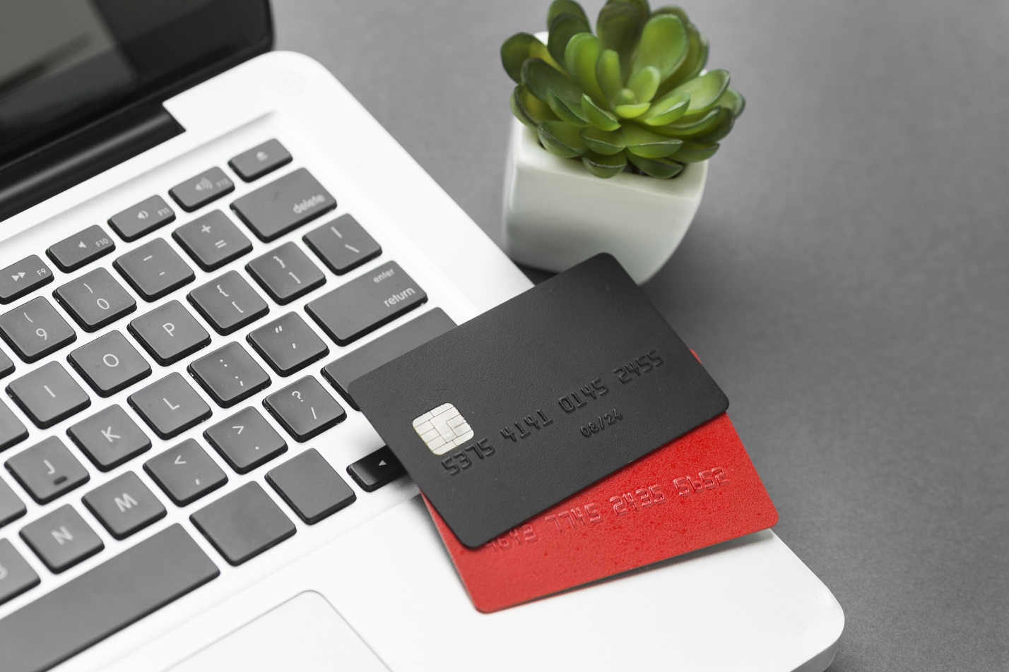 Карты Visa и Mastercard уйдут из России