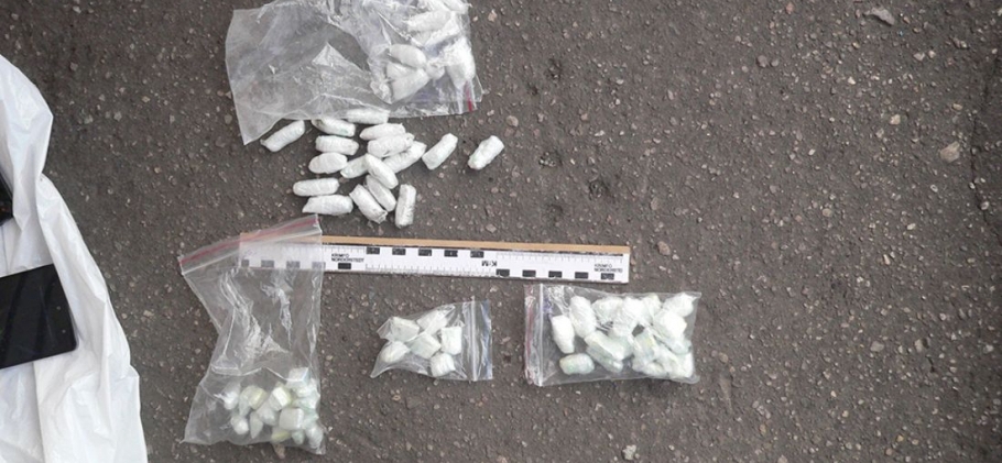 В Астрахани банда «закладчиков» за год распространила более килограмма наркотиков