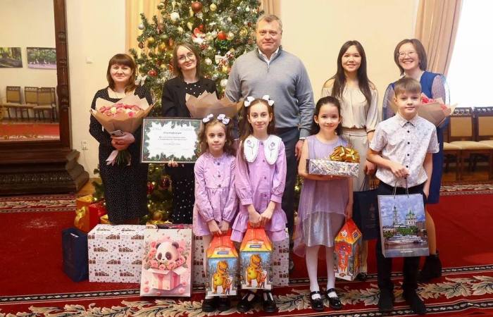 Астраханский губернатор Игорь Бабушкин: Видеть счастье в глазах детей дорогого стоит