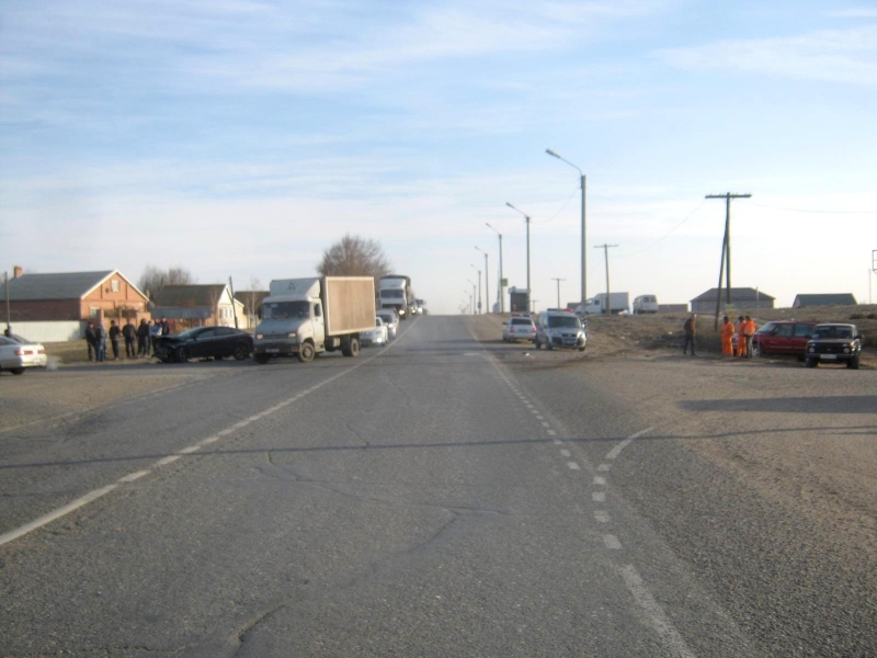 В Астрахани столкнулись маршрутка и два легковых авто: пострадало шесть человек