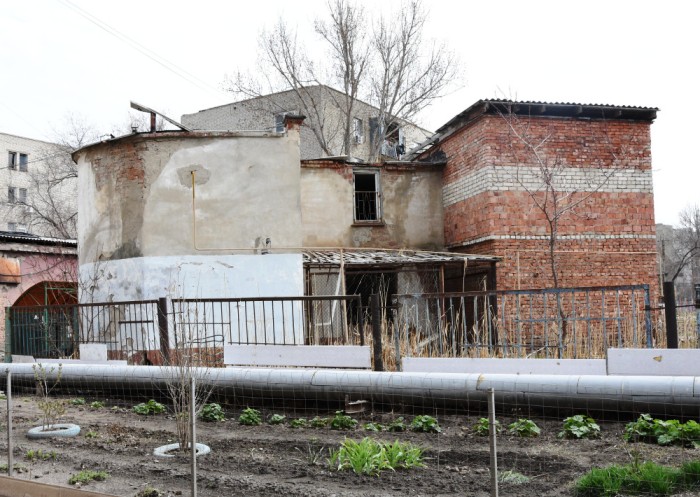 В Астрахани продолжается борьба с заброшенными строениями