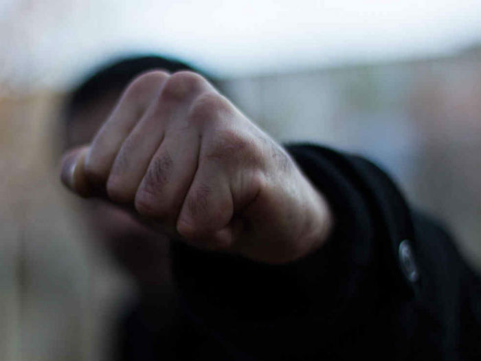 Астраханец заступился за девушку, но пострадал сам