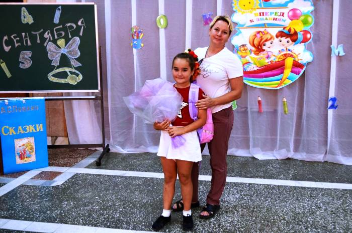 На севере Астраханской области более 100 детей участников СВО получили новые школьные рюкзаки и наборы