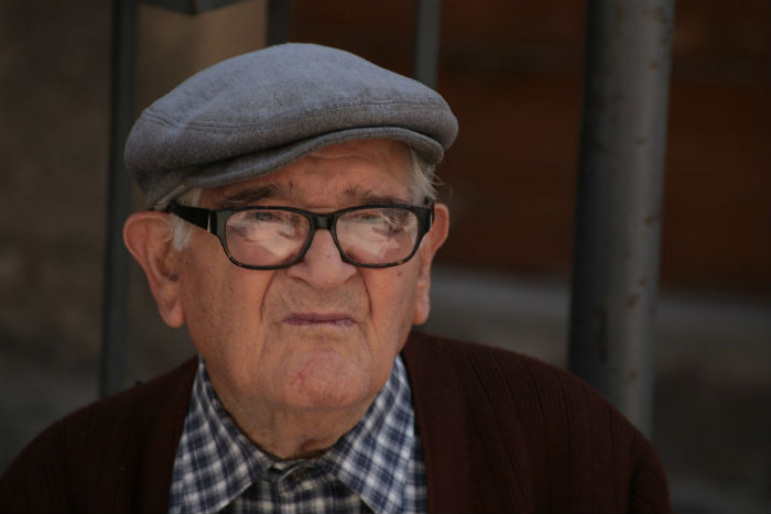 Астраханцам старше 65 лет по-прежнему нельзя ходить на работу